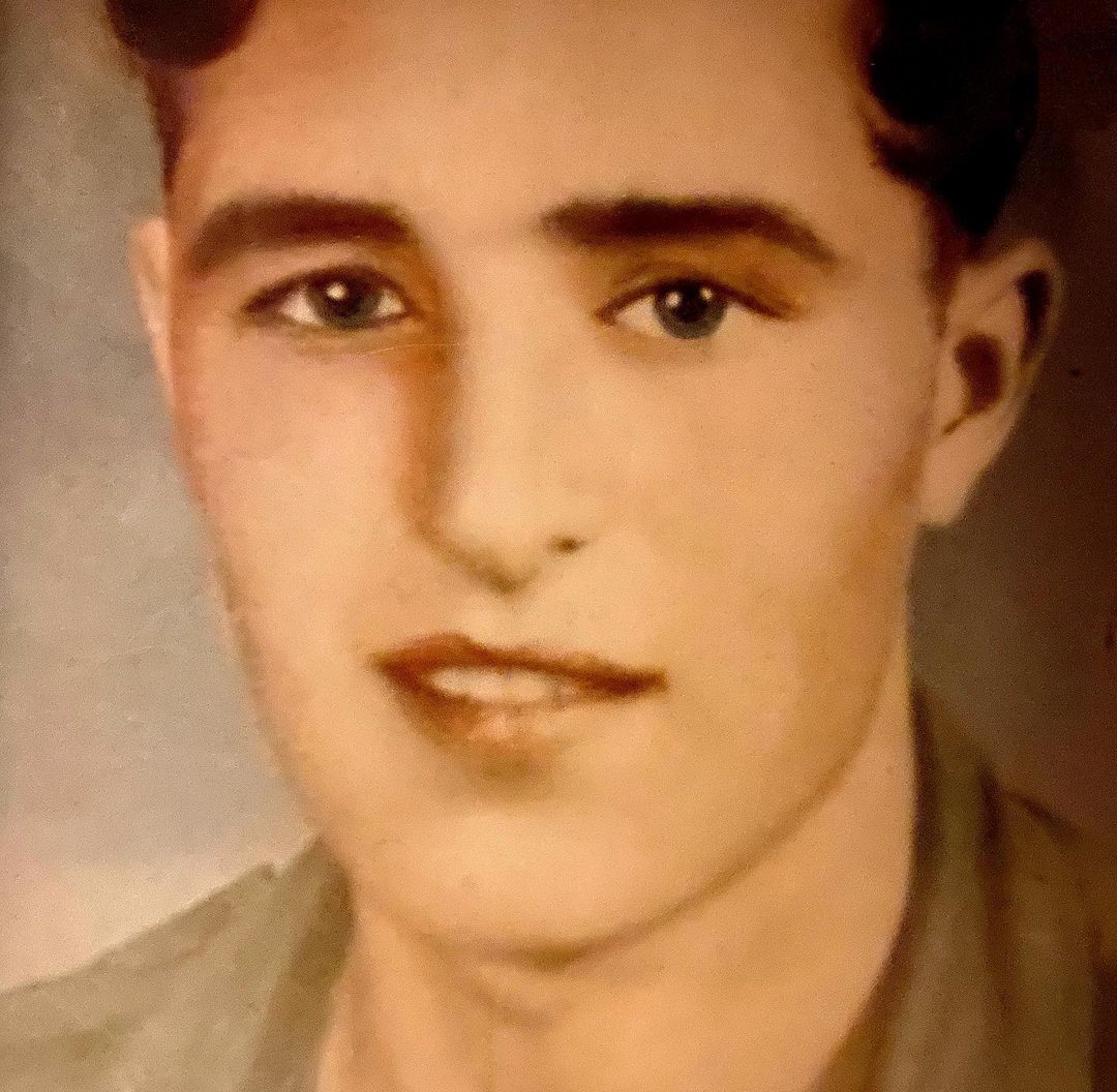 Maria61010's tweet photo. @NumanoiDeals @Mrsjaynenewman1 @StarlightElisa @At_worldcitizen David posted these photos of his father on Insta a while ago https://t.co/NhZdld40EJ
