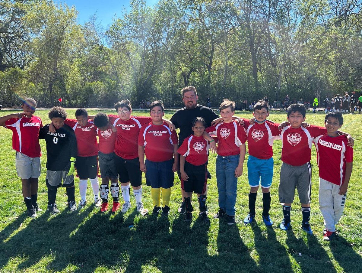 AthleticsNusd's tweet photo. NUSD 4/5th Boys Soccer: Bannon Creek hosting American Lakes 👏🏽⚽️👏🏽… both teams competing, getting better &amp; having fun - great games to watch!! #workinghard #thankyoucoaches #thankyoufans @bcsbeavers @MsCoachBee @MrD_AmerLakes @NatomasUSD @natomasbuzz https://t.co/qOT3ChU3UH