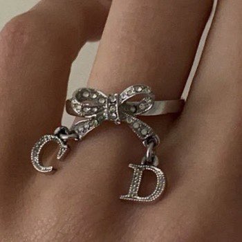 badestoutfit's tweet photo. vintage dior https://t.co/7R9uz6r2pK