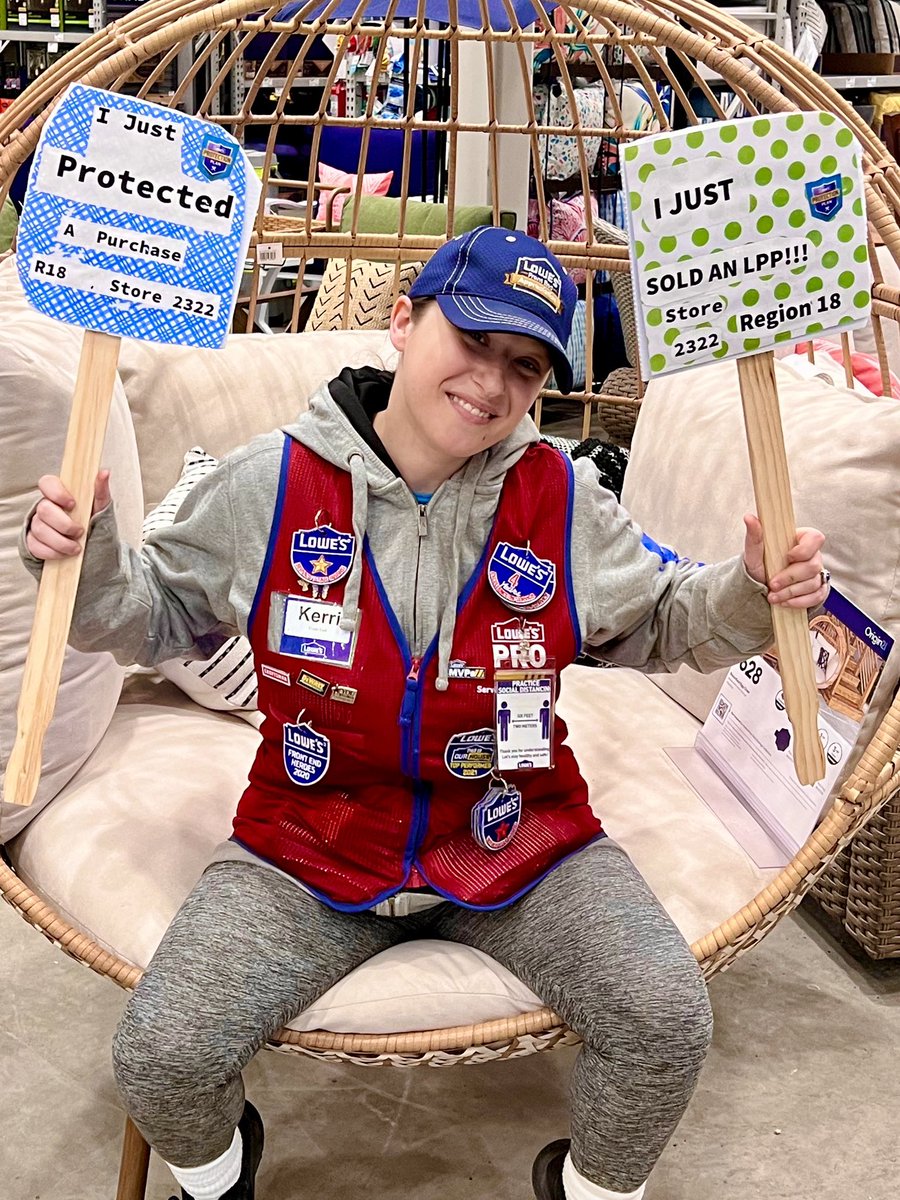 lowes2322's tweet photo. Our front end killing it today, helping customers protect their items . Great Job team !!  #Battleitout  #Region18LPPBlitz @AndyBlier2322 @gouletmd @Anthony_Battle1 https://t.co/d3UTMgOvMh