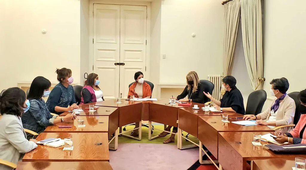 totiorellanag's tweet photo. Hoy sostuvimos una primera y amplia reunión con representantes del Senado. Conocimos sus prioridades legislativas en materia de género y conversamos sobre el proyecto de ley integral de violencia. https://t.co/D1l2UyTGJm