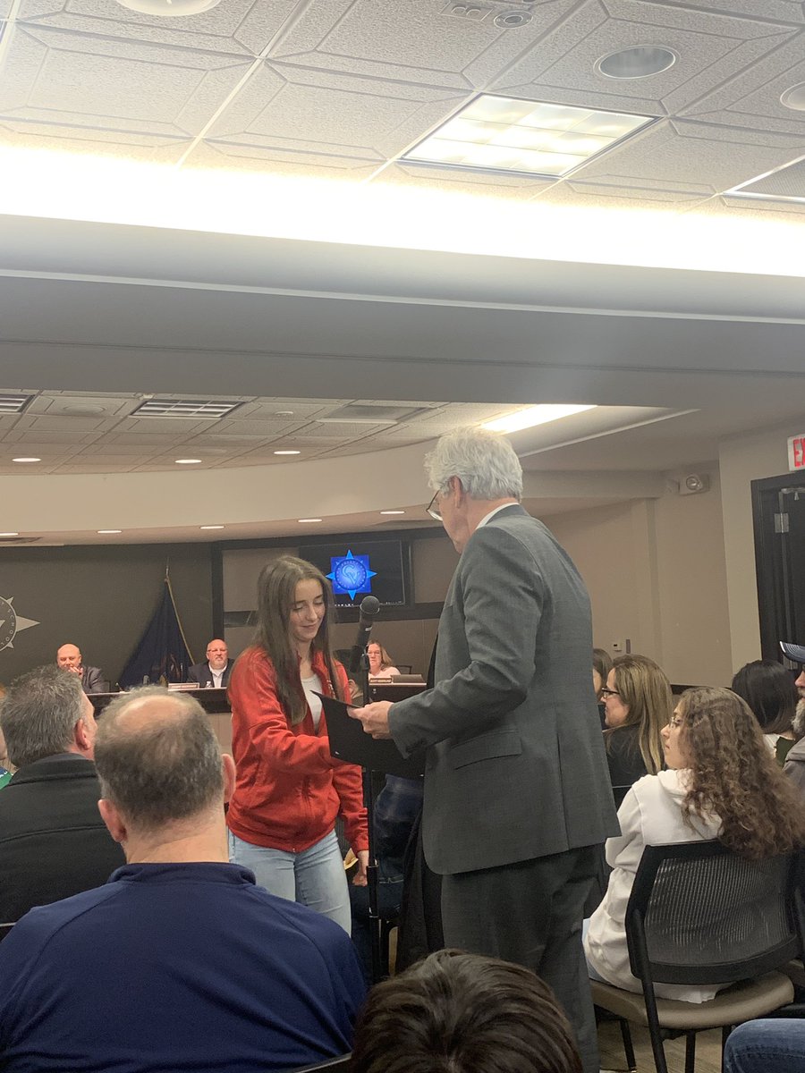 schihl's tweet photo. Thank you @RonRobertsGoCVS and the school board for recognizing our wrestlers tonight!#GoBigReds @cvhs_bigreds #Growgirlswrestling https://t.co/nhfdnAHaSk