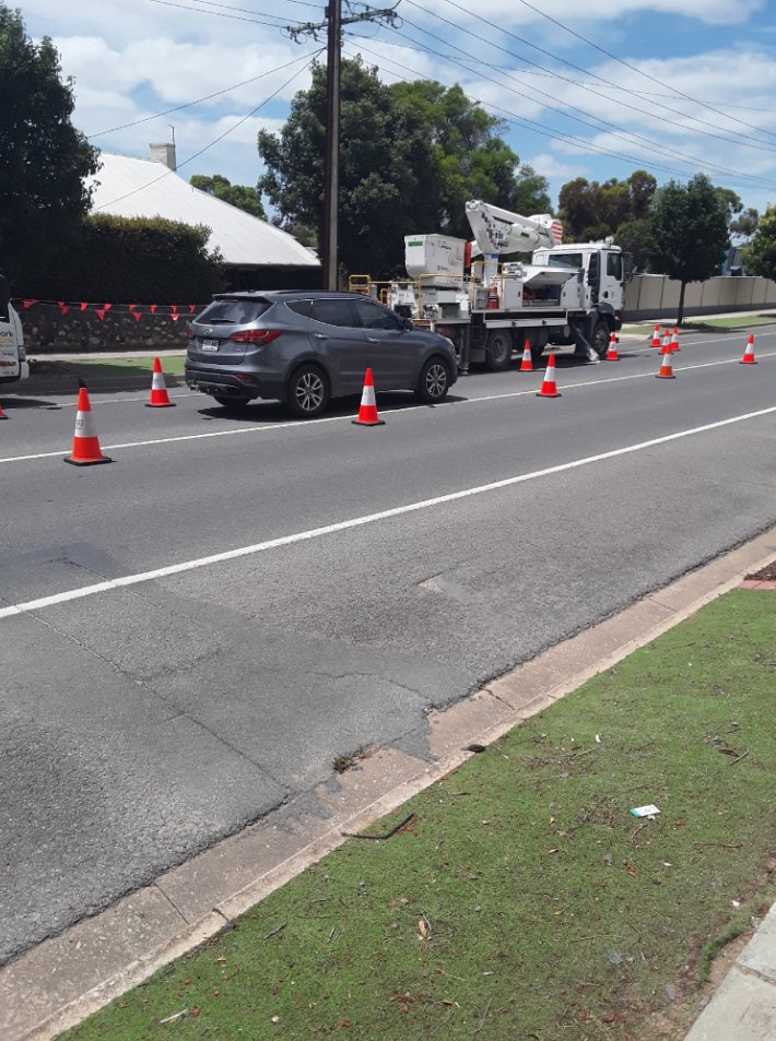 WorkzoneTraffic's tweet photo. We recently supported our valued client @SAPowerNetworks in Murray Bridge with a number of these services on one project, including road closures, traffic control, planning and pedestrian safety.
#trafficmanagement #trafficcontrol #workzonetraining #workzoneway https://t.co/bVdr7FX6Se