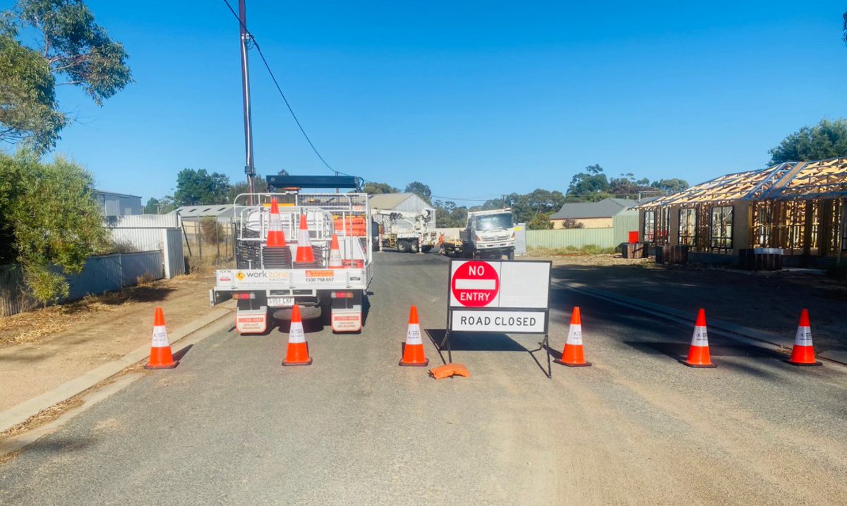 WorkzoneTraffic's tweet photo. We recently supported our valued client @SAPowerNetworks in Murray Bridge with a number of these services on one project, including road closures, traffic control, planning and pedestrian safety.
#trafficmanagement #trafficcontrol #workzonetraining #workzoneway https://t.co/bVdr7FX6Se