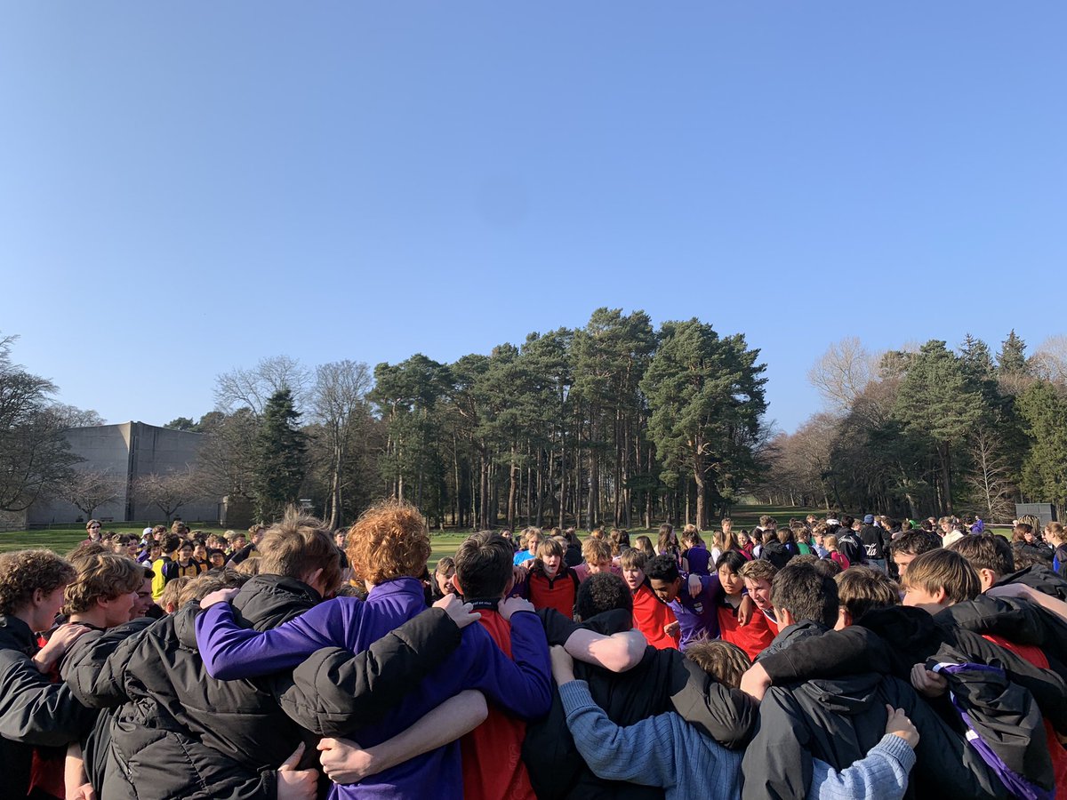 RoundSquareHse's tweet image. A pre x-country hype to get ready for an interhouse in the sun ☀️