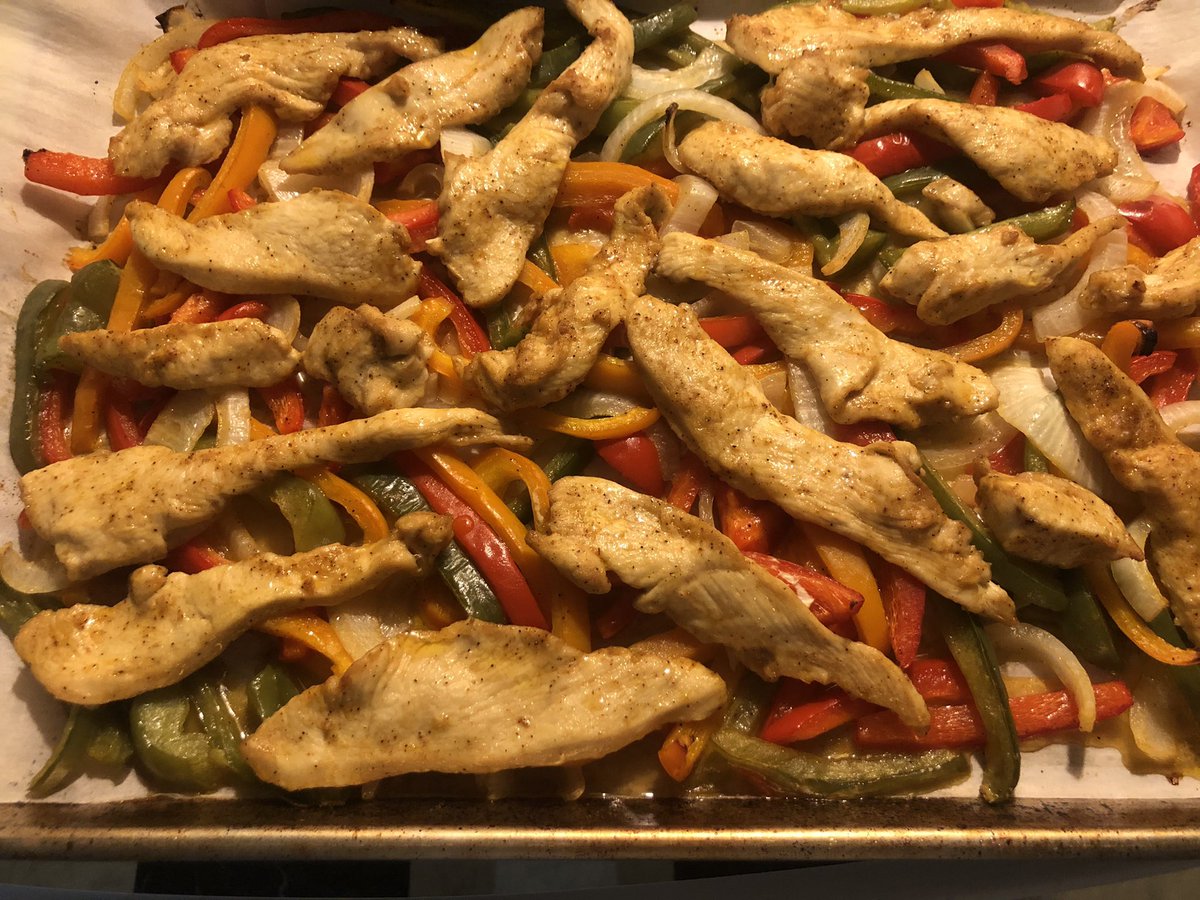 Nothing better than a single sheet pan dinner when you don’t have a dishwasher and hate doing dishes!! #ChickenFajitas