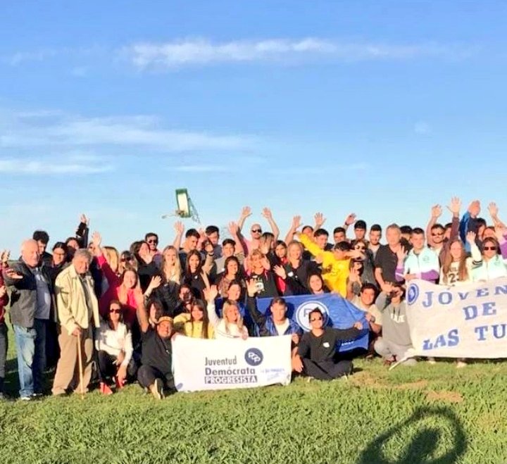 gabrielrealpdp's tweet photo. 🏕 CAMPAMENTO PDP 2022: “JUVENTUDES PARA LAS AGENDAS EMERGENTES” 🏕
📍 El Camping Comunal "Puerto Aragón" en #Barrancas recibió, durante el 19 y 20 de marzo, a más de 80 jóvenes de toda la provincia, en el marco del campamento del #PDPSantaFe
Nota⤵️
https://t.co/HyNEY13f23 https://t.co/khmC71ORlr