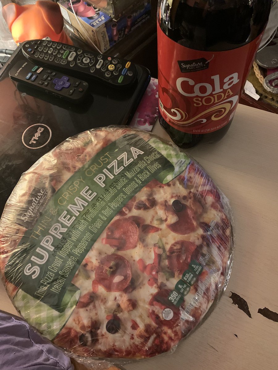 StJaneen's tweet photo. Iβve extolled how great tasting @jewelosco #SignstureCoke is Their #SignaturePizza is also worth praising possibly the best tasting frozen #foodstore pizza out there I add extra #LucerneDairyFarms #mozzarella The combo gives it that zest for dinner taste ππ https://t.co/MiFfsHYpGE
