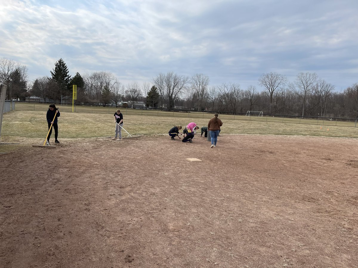 Gr8 day for some practice on the field &amp; then a little clean up! Gr8 work ladies, taking pride in our facility! 💪🏻🖤💛🥎 #R.I.P.I.T.