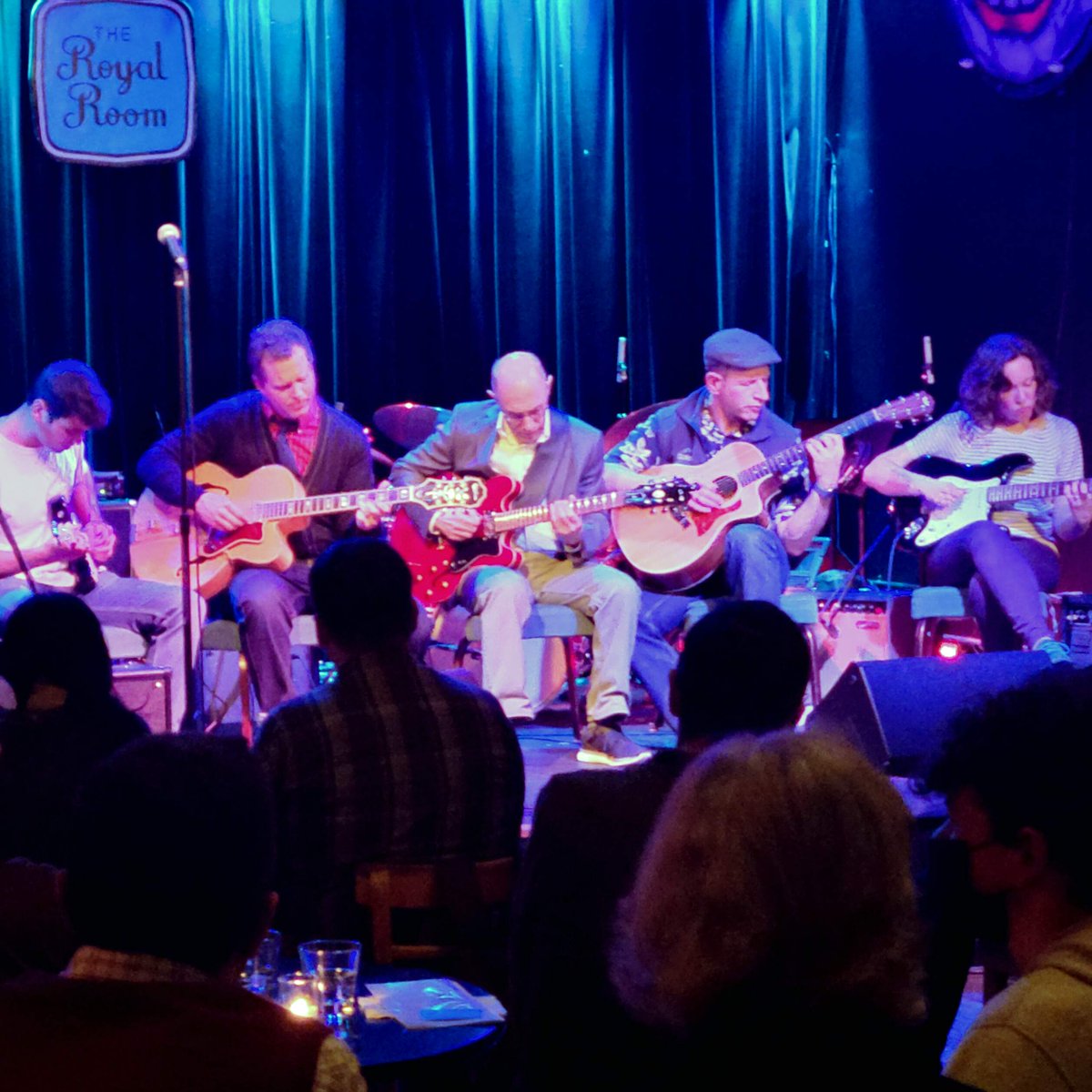 JazzNightSchool's tweet photo. We had SO MUCH FUN at @theroyalroom on Friday! Big thanks to Royal Room staff and everyone who performed, attended, or donated.

Registration will open soon for our Spring 2022 session, which starts April 2nd. 

Schedule your free skills assessment today: https://t.co/rGzILugARH https://t.co/63rQXArp3J