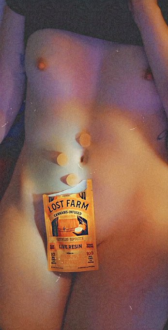 Gummies n yummies 🤡 Where all my potheads at? 🌲🍕🌮🌈 https://t.co/8eLg8a2CjR<a href="/tag/spitroast"class="tags"><span>#spitroast</span></a>