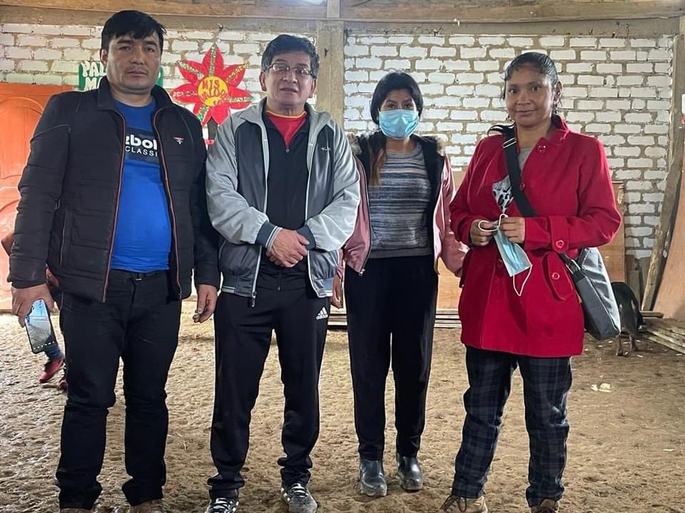 HamletEcheverri's tweet photo. Con mi gente de Quengo Rio, distrito de la Libertad de Pallán, provincia de Celendín, recibiendo sus pedidos los cuales se centraron en la construcción de aulas para que los niños puedan estudiar y el cercado de su terreno. 
(1/2) https://t.co/TqMa0680oK