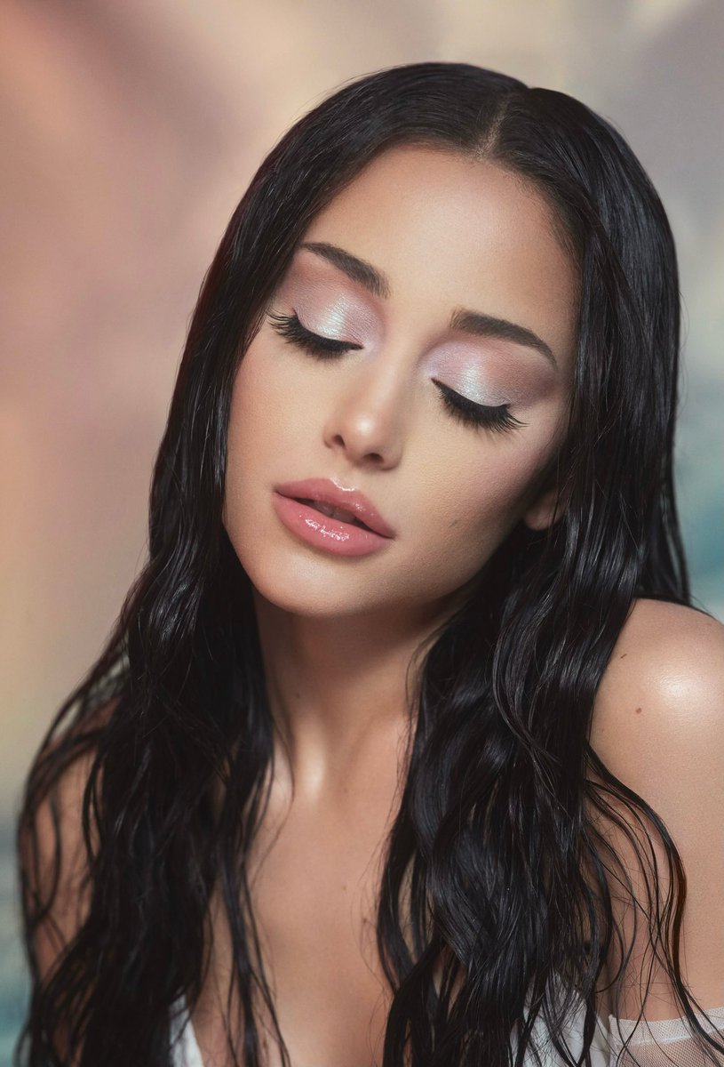 Straight out the shower 🚿 so wet 😜