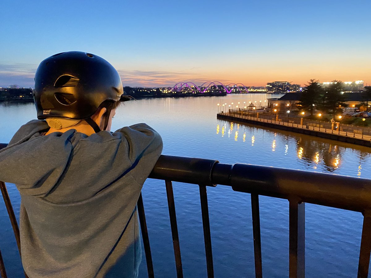 ConfluenceKA's tweet image. Celebrating the first day of spring and @CherryBlossFest lights on the @newfdmb with a beautiful sunset ride #bikedc