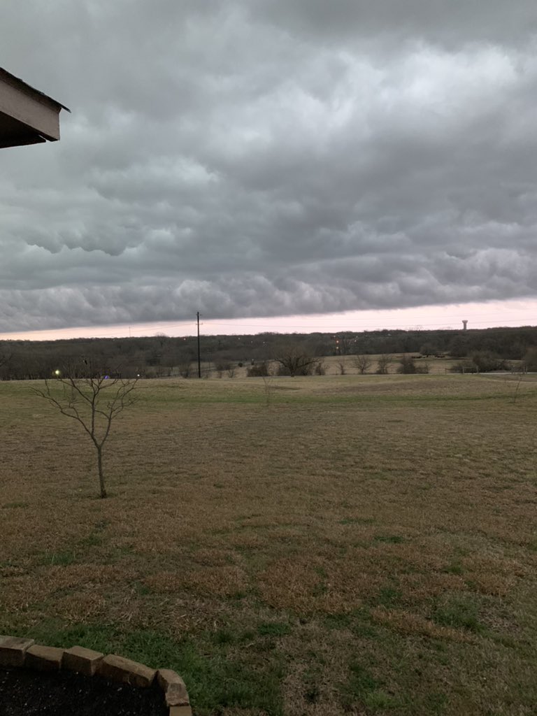 MomaKnowles's tweet photo. The view from the family farm north of McKinney. @wfaaweather https://t.co/71TWESh7ZJ