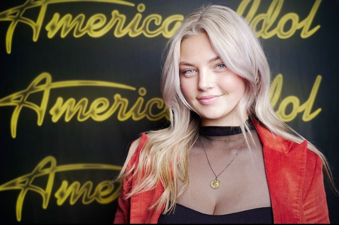 .@americanidol starts RIGHT NOW!! Tune in to @abcnetwork and see this face on your screen:)))

#idoltonight #20yearsofidol #emyrsonflora #emyrsonidol #americanidol