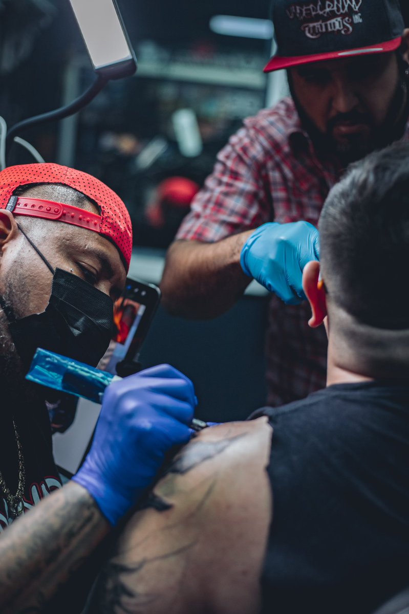 DJ_KM's tweet photo. Getting tatted and pierced at the same time now thatβs metal as fuck!!! Lol shout out to @kinkyk_123 for the pics #TooHighTX #KinkyK123 #UnderGroundTattoo https://t.co/60fTVFZKp4