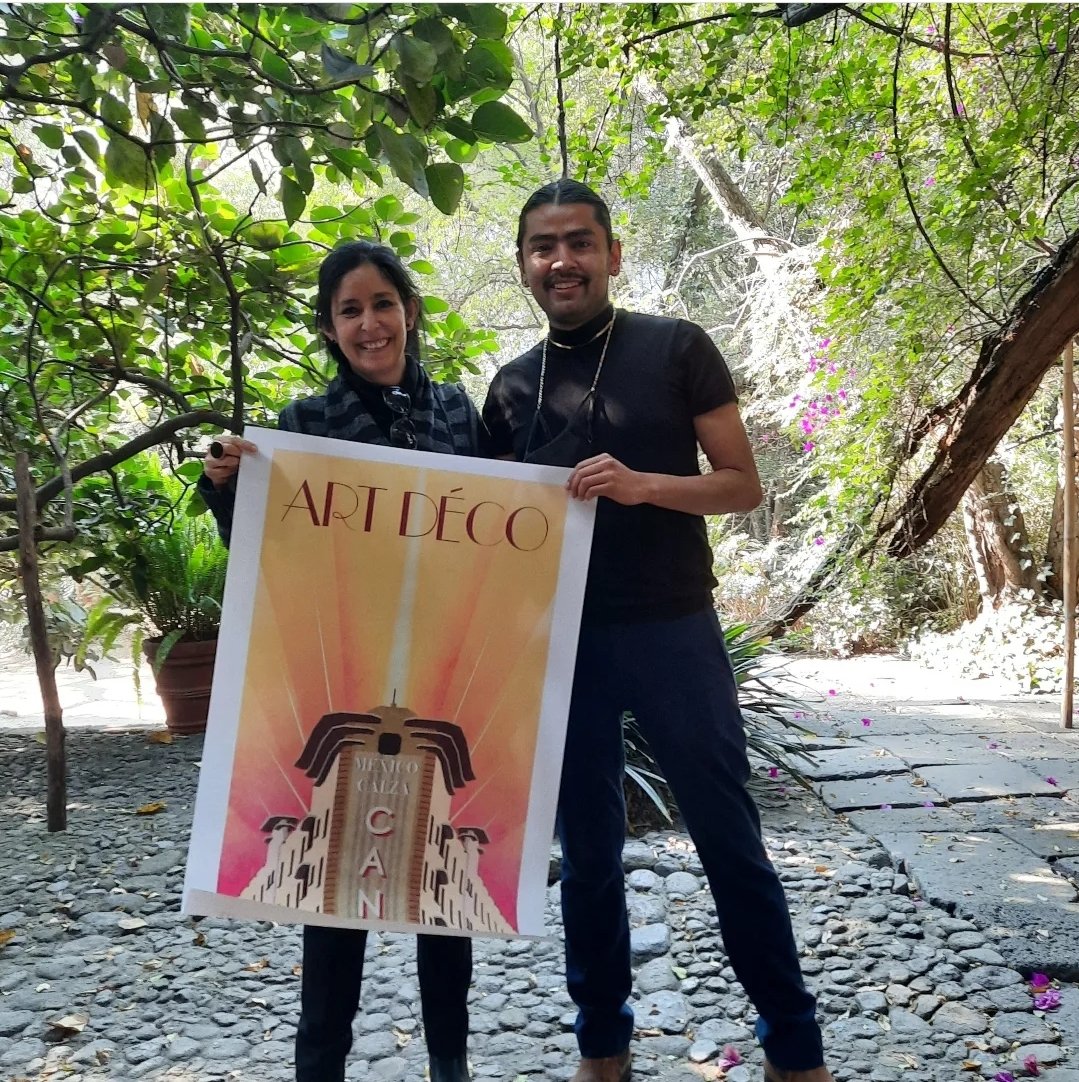 fundarqmx's tweet photo. Nuestra presidenta @MariaBHarfush con @elmiguelfarfan artista y creador de esta fantástica ilustración del #EdificioErmita una de las mejores obras del #artdeco en #México.
Proyecto del Arq. Juan Segura.
En @Casa_Ortega @TacubayaColonia @tacubaya @Metro_Tacubaya @vayavayatacuba https://t.co/RAVZJ7Hvld