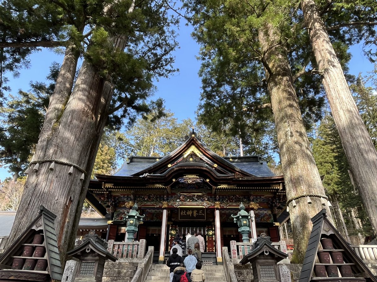 f_goshuin's tweet photo. 昨日は三峯神社にお参りしてきました。
まだ雪がところどころ雪が残っていました☃️
新しいご朱印帳は、こちらのレザーのものにしました！カッコいい渋めの色味とデザインです✨ https://t.co/EcvvQzUeyT