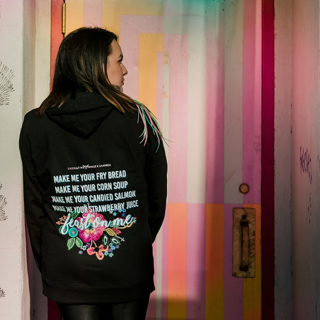 Make me your Fry Bread...
Make me your Corn Soup...
#tkcXsng #sweetmoon #poetry #shenative #madeincanada #organiccotton #sustainableclothing #indigenousbrands 
 loom.ly/fkgs-7w