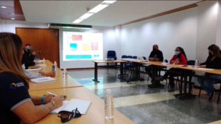 CeetOeste's tweet photo. #DelInteres || Encuentro de trabajo con @viceedutrabajo2, en el fin de avanzar con el fortalecimiento de los abordajes a las entidades de trabajo, en el marco del plan "Cada Fabrica una Escuela"
#PuebloAlegreYEnPaz https://t.co/OFcudNwUDh