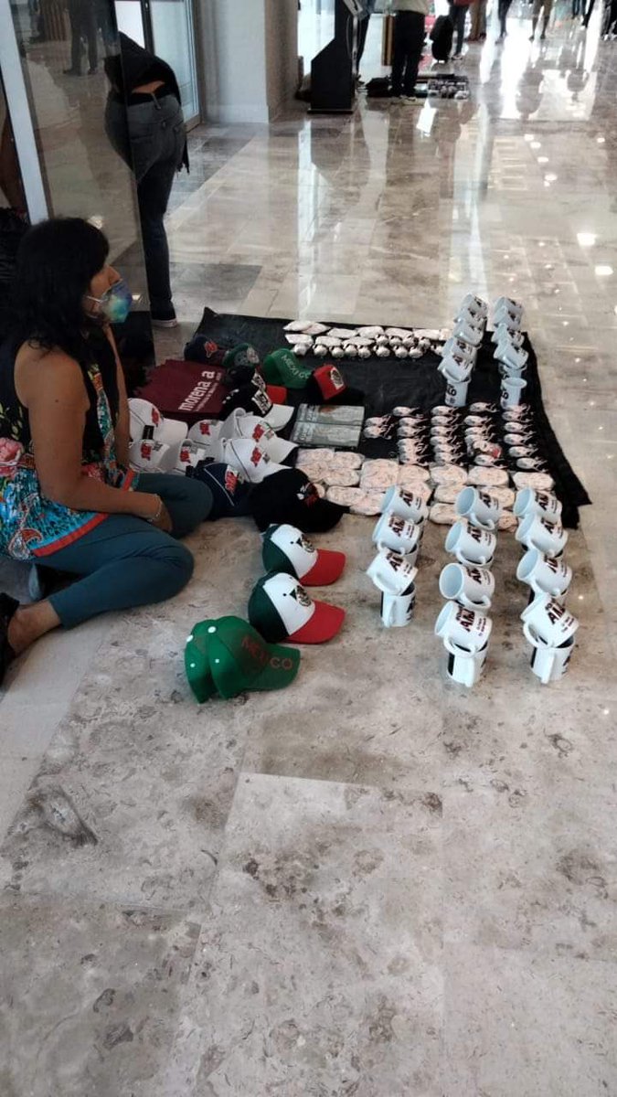 <a href="/ChumelTorres/">Chumel Torres</a> EN EL AIFA del <a href="/lopezobrador_/">Andrés Manuel</a> UN ANAFRE EN PASILLOS! ADEMÁS DE VENDEDORES AMBULANTES
<a href="/IATA/">IATA</a> ¿de verdad permiten ésto?
<a href="/SECTUR_mx/">SECTUR México</a> ¿Cuál es su postura?
@SCT_mx ¿Cómo avalan ésta burla?
RT <a href="/BBC/">BBC</a> <a href="/CNN/">CNN</a> <a href="/CGTNOfficial/">CGTN</a> <a href="/dw_espanol/">DW Español</a> <a href="/nytimes/">The New York Times</a> <a href="/TheEconomist/">The Economist</a> <a href="/washingtonpost/">The Washington Post</a> <a href="/Reuters/">Reuters</a> <a href="/lemondefr/">Le Monde</a>