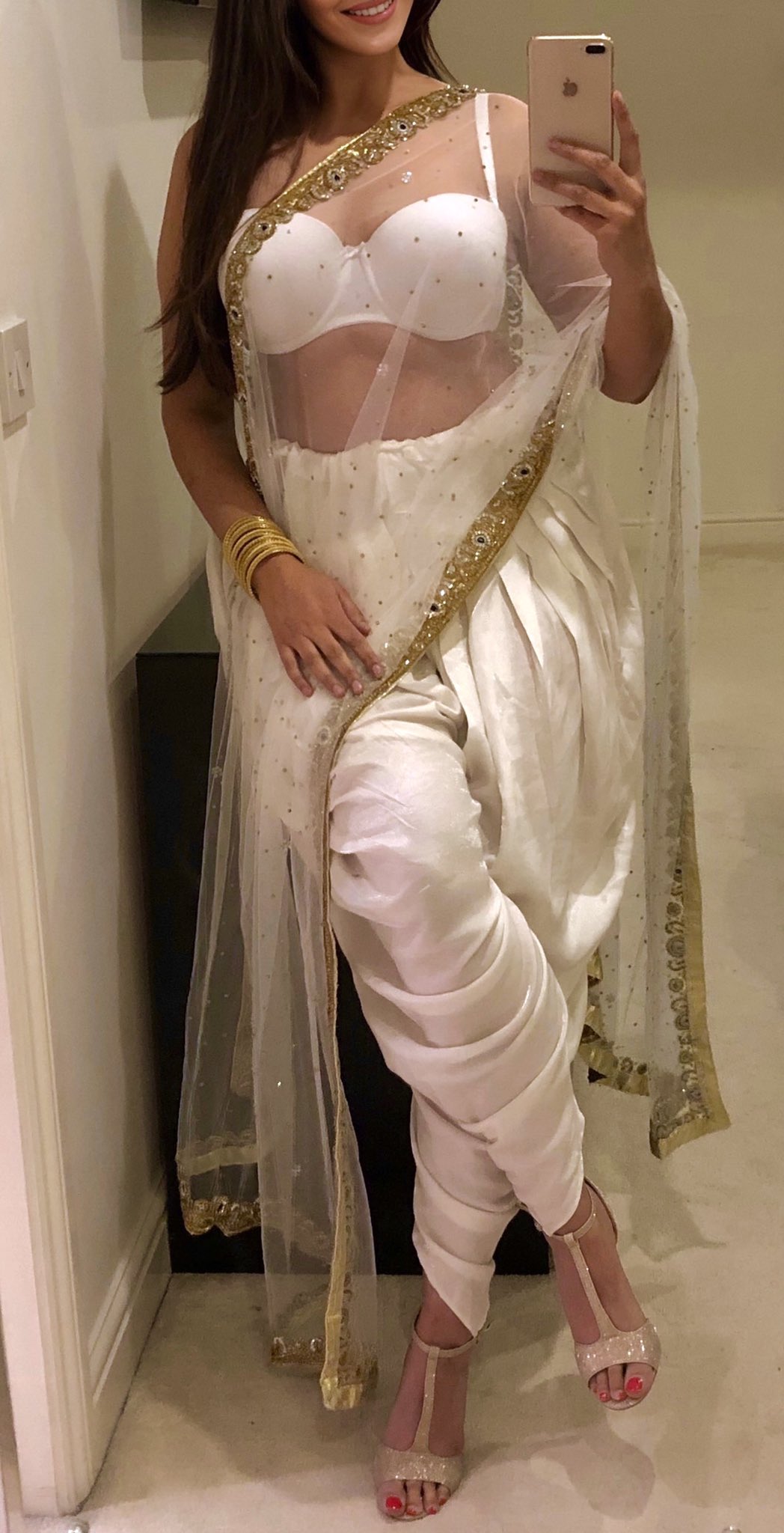 Amber Johal on X: Dressed in all white like an Indian Goddess 🤍 British  Punjabi Indian t.coxnmPSilQx9  X