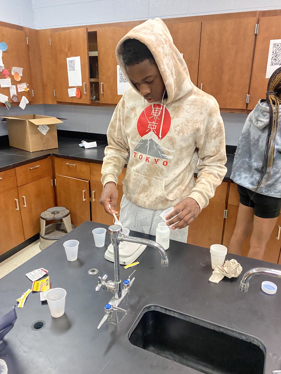 Tri2025's tweet photo. WearetheCity!!!A great Science lesson and lab with the 9th Grade today. A very engaging lesson. @educatorLocke @LettMeLeadTC @LSimmons1920 @thompson_levar @TricitiesFCS https://t.co/ueTNZrtJQv