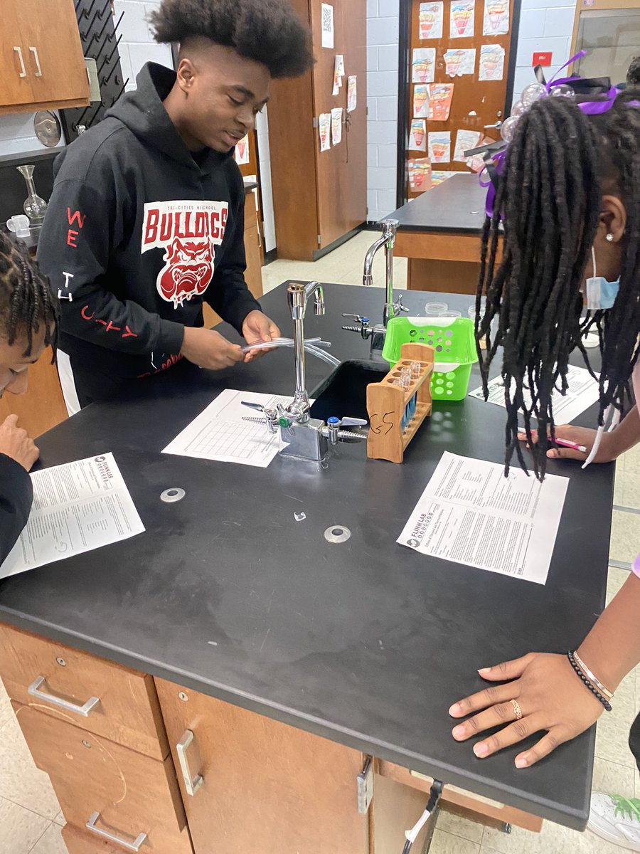 WearetheCity!!!A great Science lesson and lab with the 9th Grade today. A very engaging lesson. @educatorLocke @LettMeLeadTC <a href="/LSimmons1920/">Latasha Simmons</a> @thompson_levar <a href="/TricitiesFCS/">Bull Dog</a>