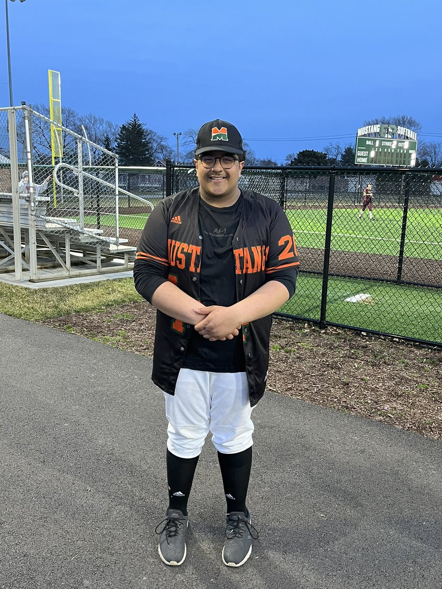 MorganParkBSB's tweet photo. SENIOR LEADERSHIP💪🏾Our Mustangs Win 8-1 over Evergreen Park. Preston Jones added a 3-3 performance 2 2Bs and 1B🔥. Jacoby Radcliffe threw a 💎with 6.1 Innings pitches tallying 9Ks. Devan King 2-4 with a double in the Top of the 7th to get the sticks going for an 8 run explosion🔥 https://t.co/K57LGz2oGp