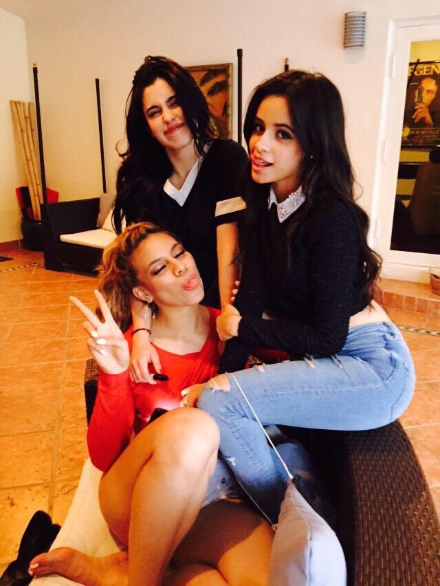 carolyne tweet media