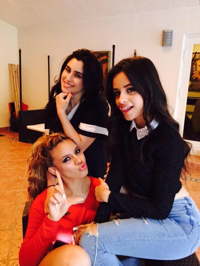 carolyne tweet media