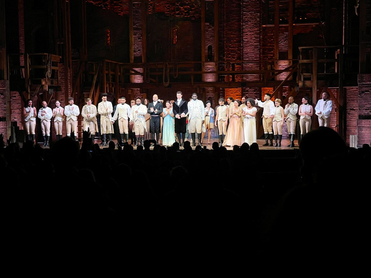 dperezaudio's tweet photo. Caught the last night of @HamiltonMusical at @Pantages. #HamiltonLA https://t.co/DK0yhlXrcW