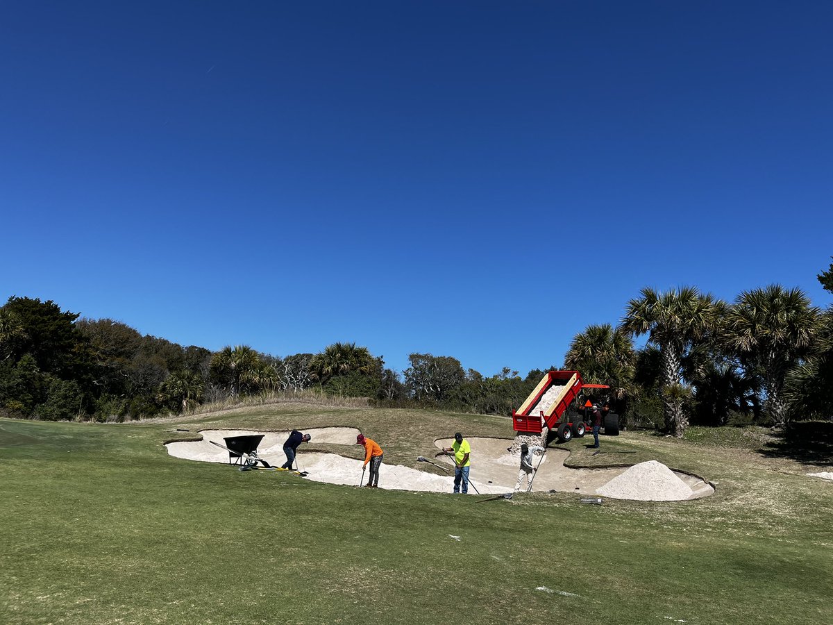 CarlosRPerez72's tweet photo. Beautiful day for the CR Lutzke Golf team @ Bald Head Island Club. Setting bunker sand to right depth plus sand replenishment to all 18 holes. https://t.co/X8szxFDuYk