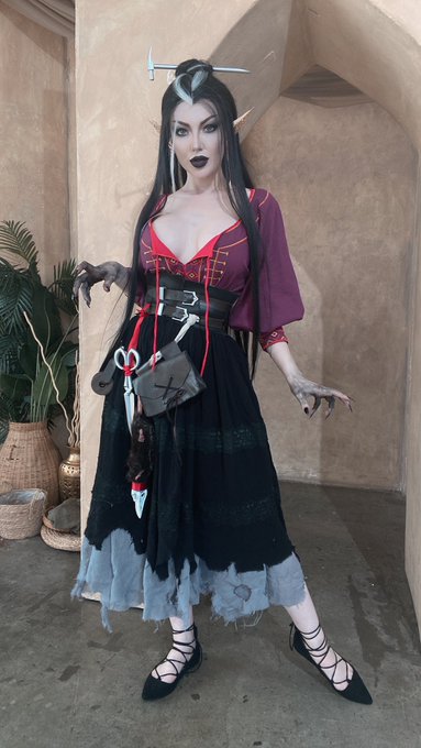I’m fun scary!! 

Just wrapped shooting my fave girl ?
Laudna created by @Marisha_Ray 
Belt and hair