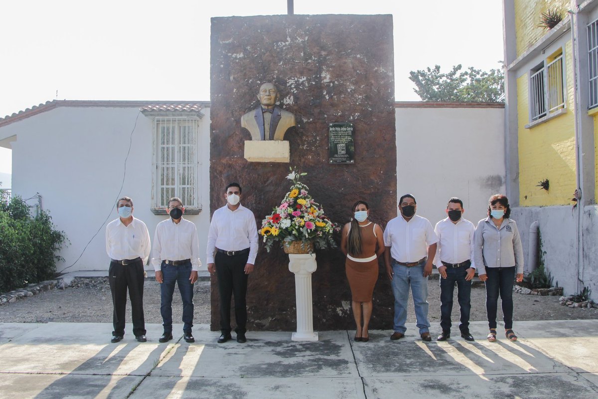 GMBMorenoBruno's tweet photo. “Entre los individuos como entre las Naciones, el respeto al derecho ajeno es la paz” Benito Juárez 

#Benito Juarez #21deMarzo https://t.co/dGezdeFMZu