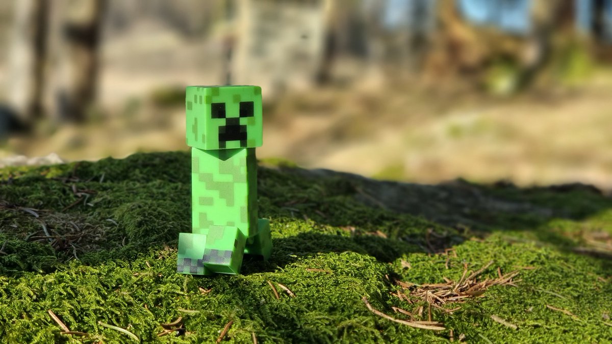 STiNkYh's tweet photo. I love the tiny shoot I had with @KimmyPOWER1 after #MinecraftDungeons stole all my time. 🥰

#xbox @xbox #minecraft @Minecraft @dungeonsgame @xboxse https://t.co/m4QfNzNqMz