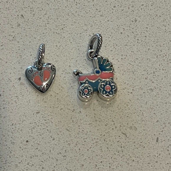 PinkProzacPray's tweet photo. So good I had to share! Check out all the items I'm loving on @Poshmarkapp #poshmark #fashion #style #shopmycloset #pandora #forever21 #mojang: https://t.co/KNmGmZMDPh https://t.co/WXgfnloX5t