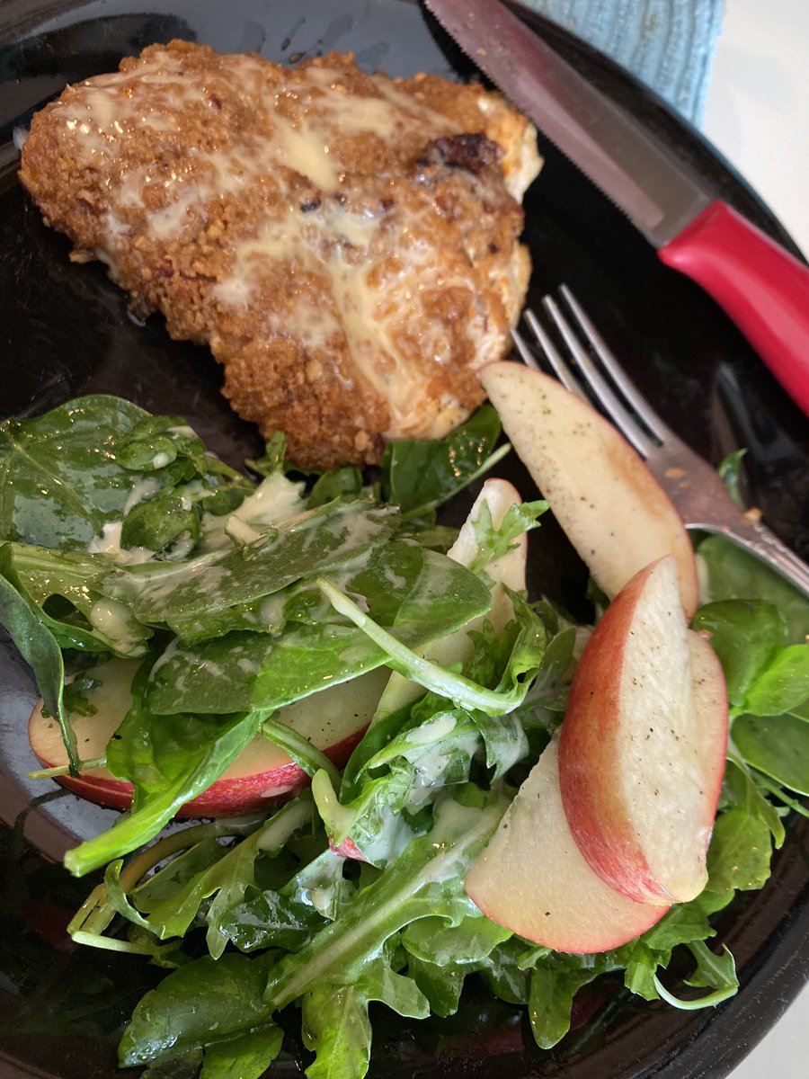 gretchgretch_'s tweet photo. Pecan crusted chicken cutlet with a honey mustard sauce. Also a side salad with apples and a lemon vinaigrette. #hellofresh #healthy #foodporn https://t.co/w0Y2SOG7vI