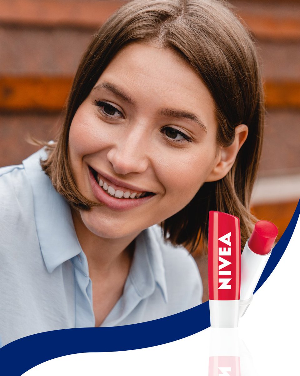 NiveaVenezuela's tweet photo. Dale RT si a ti también te encanta como luce tu sonrisa cuando cubres tus labios con nuestro Protector Labial Strawberry Shine.
#NiveaVenezuela #ProtectorLabial https://t.co/Mv6jsOn6VM