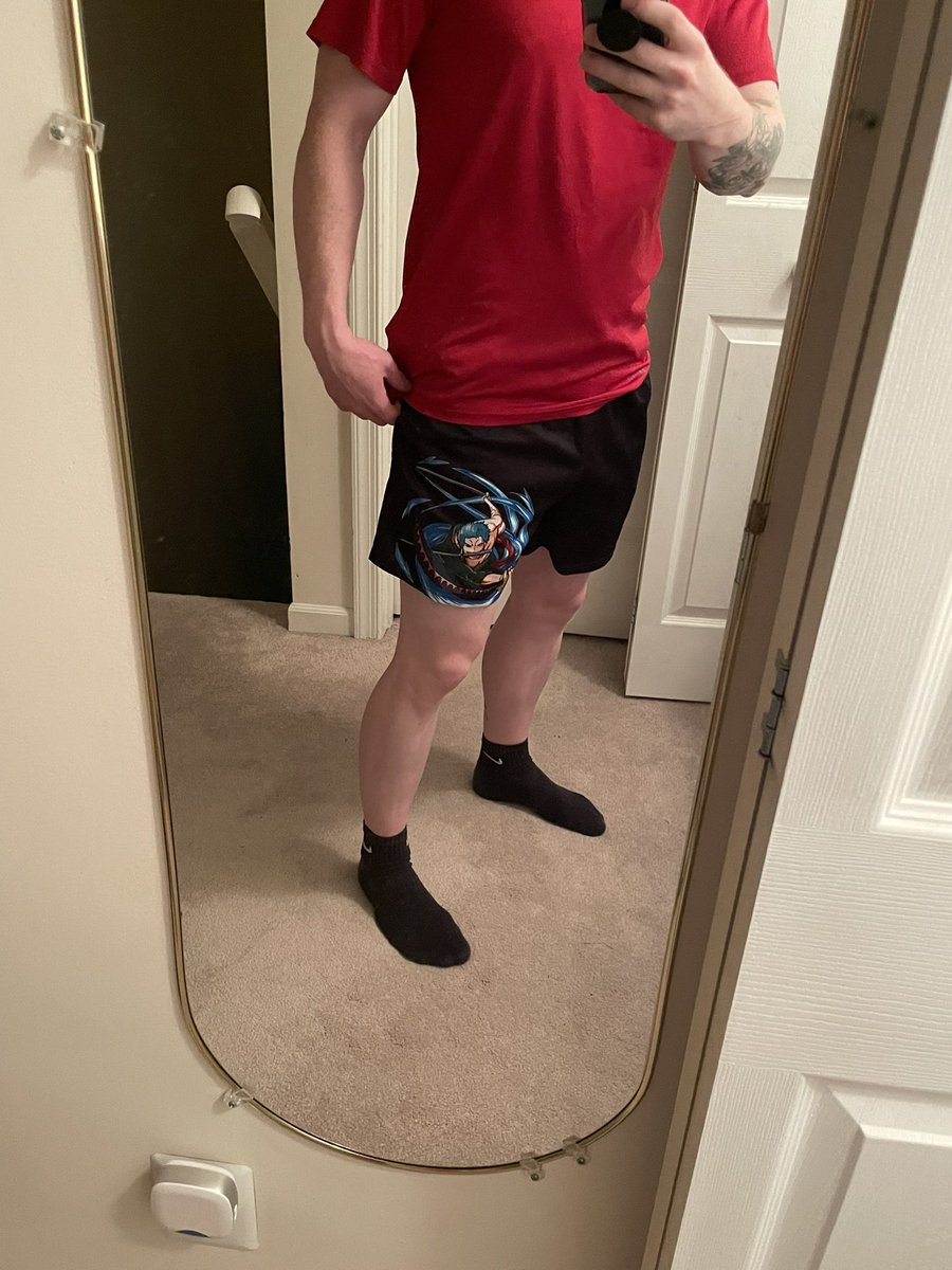ImMrBo's tweet photo. New gym shorts go hard #invictakuru https://t.co/75YeT9Tx5b