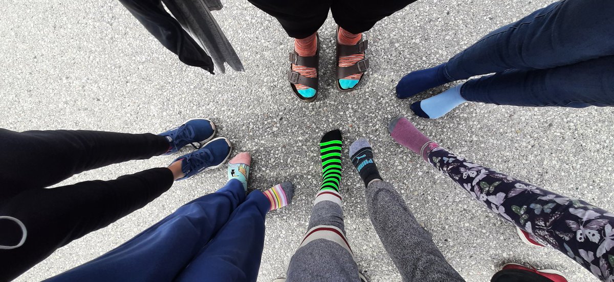 MsBunn4's tweet photo. Rockin' our socks! #WorldDownSyndromeDay #RockYourSocks @stjoesjaguars https://t.co/iqGsX6HCUQ