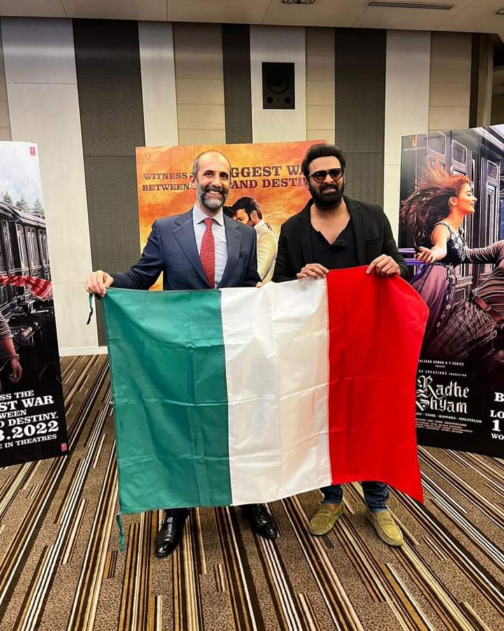 GuggillaPradeep's tweet photo. @telugufilmnagar @hegdepooja @director_radhaa @MusicThaman @UVKrishnamRaju @TSeries @PraseedhaU @UV_Creations @GopiKrishnaMvs https://t.co/hjk1uo8cjC