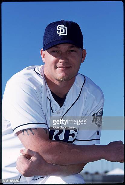 Mike Darr was born #OTD in 1976. Had 542 ab as a 4th outfielder for the Padres from 1999-2001, hitting .273 with a .724 OPS & 17 stolen bases. Died in February of 2002 along with friend & minor leaguer Duane Johnson in a car accident. RIP. @m_darr_