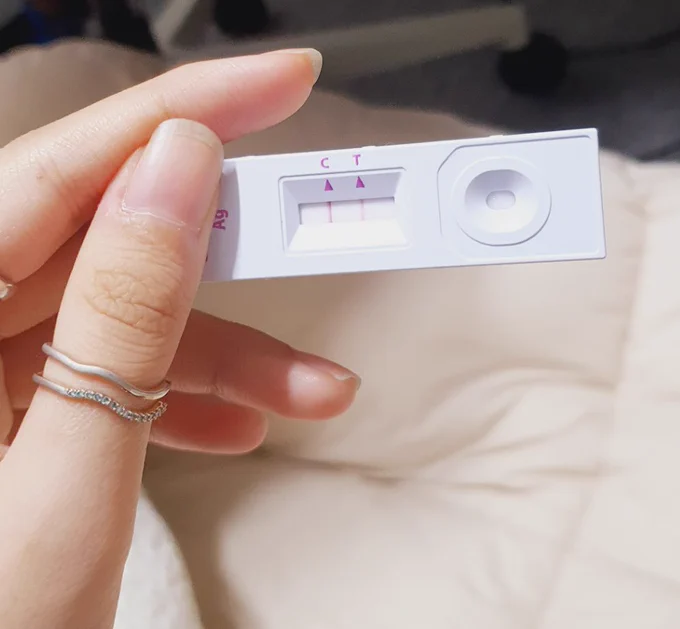 동거인 밀첩접촉으로 저번주에 양성이 떠서 pcr까지 마쳤으나 양성 판정을 받고,,,, 일정을 소화할 수 있는 상태가 아니게 되어 29화는 업로드가 연기됨을 전달드립니다😭
2~3월 건강을 악마한테 팔린게 분명합니다…건강해져서 돌아오겠습니다. 정말 죄송하고 또 죄송합니다…꼭 3차 맞으세요 꼬옥… 