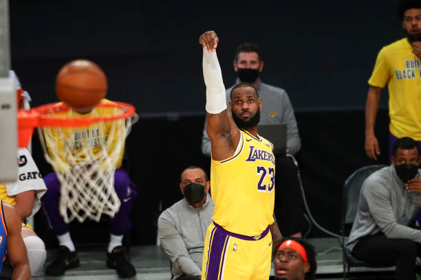 LBJxGoat's tweet photo. RT si tu pense que LeBron James est le meilleur joueur du monde ! https://t.co/fsGKJv9FxG