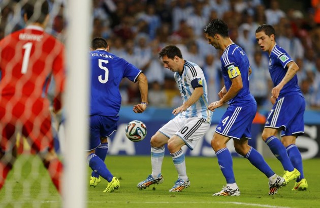 LaAgusneta's tweet photo. PRIMER PARTIDO DE LA FASE. EMPATE ARGENTINA 2 - BOSNIA 2 🥶🤏🤏🤏 https://t.co/Te7nXMqDyL