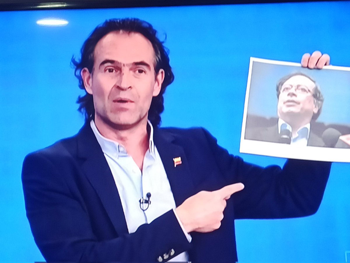pinkstarcol's tweet photo. Fico ¿Quien va a ganar la presidencia de Colombia?  #ColombiaElige #ElGranDebate https://t.co/OY1xDegCOx