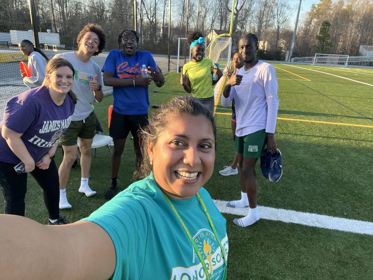 hhs_prncpl's tweet photo. Our Warrior family is the best! In an attempt at #selfcare  &amp; #fitness @ehphelps &amp; I started running the track after school. Our Warriors encourage us &amp; even invited us to join an ab work out today. Their support means the world to us🥰#fitadmin #BetterTogether @HenricoHighSch https://t.co/KiluF3v0B4