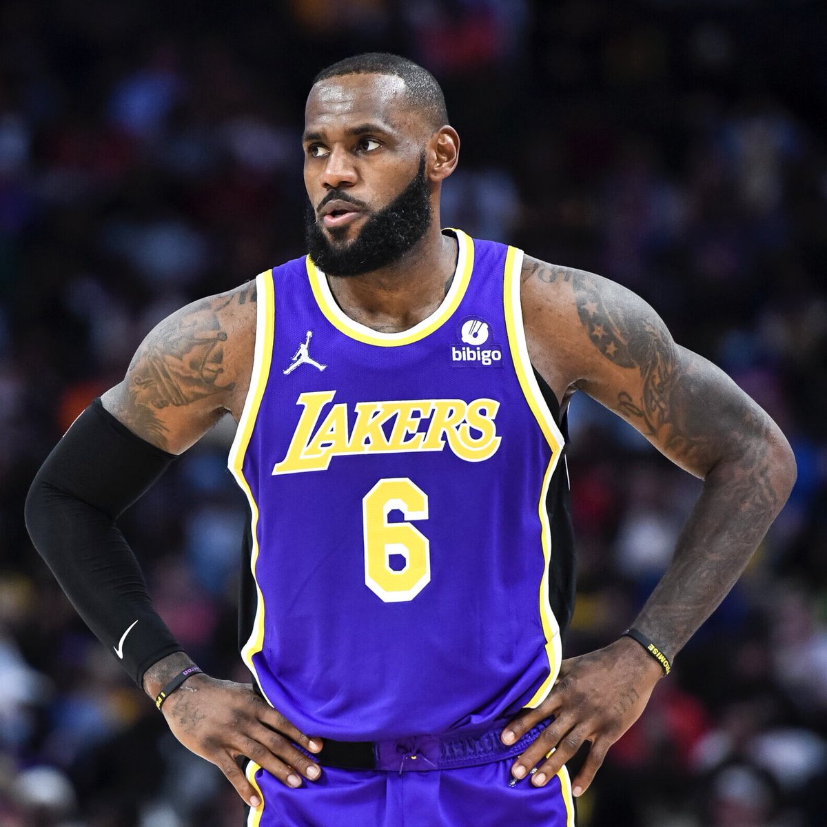 TheHoopCentral's tweet photo. LeBron James tonight:

38 Points
12 Assists
11 Rebounds
59% FG

TIMELESS. 👑👑👑 https://t.co/3JGqVDX2US